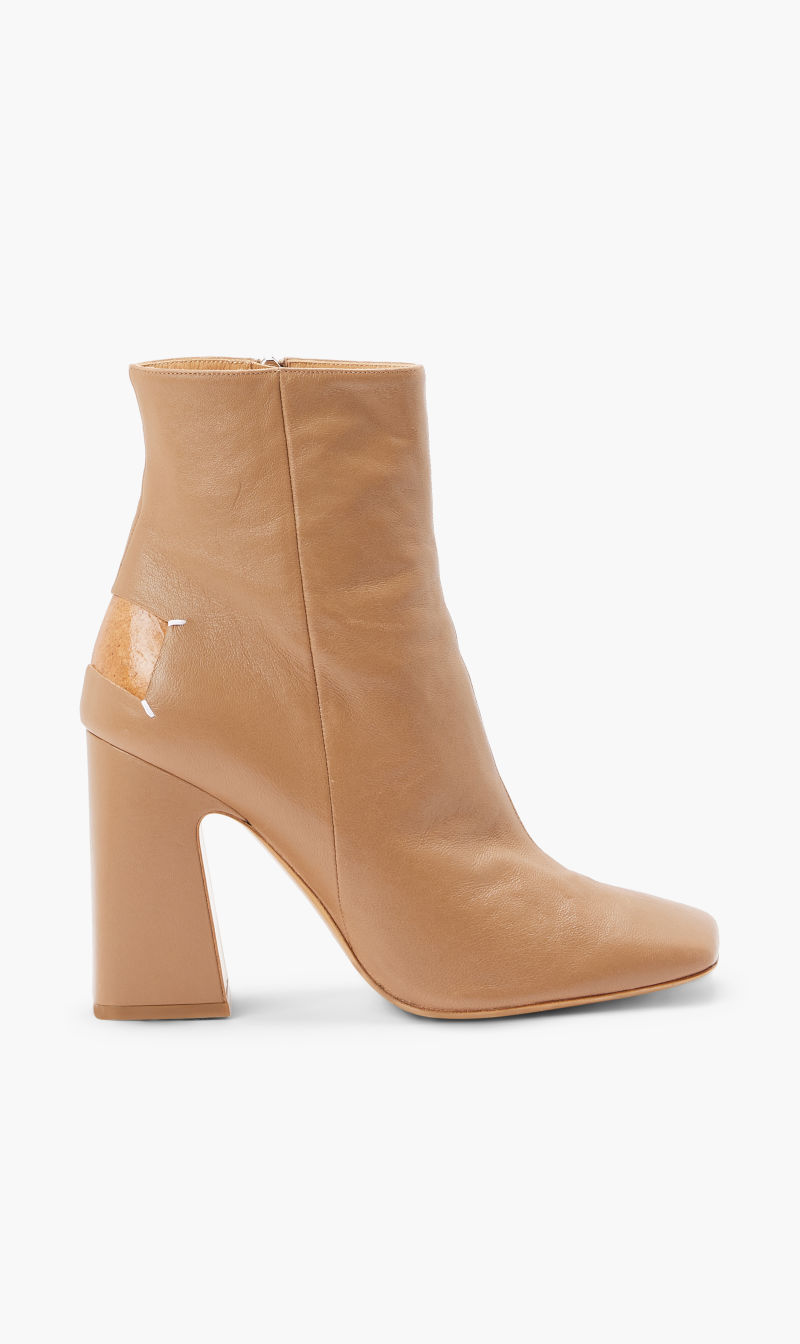 

Maison Margiela Beige Avp Tabi Chamois Ankle Boot for Women | The Deal Outlet