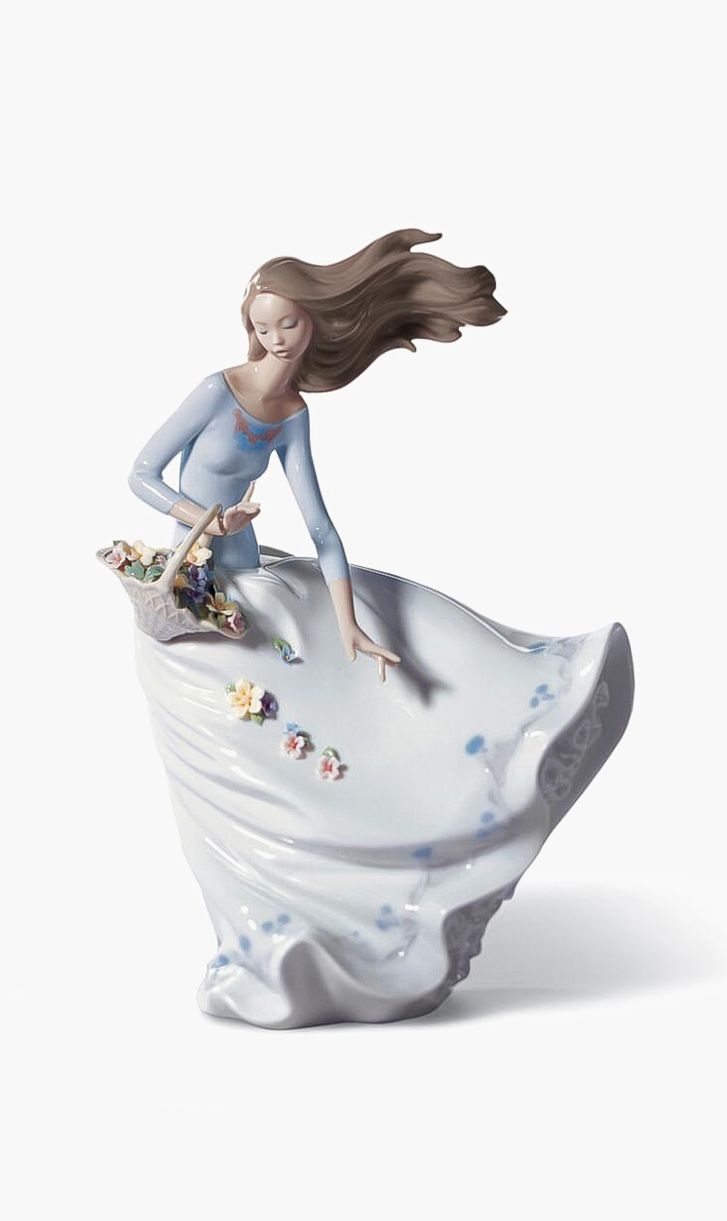 

LLADRO Petals Of The Wind Woman Figurine