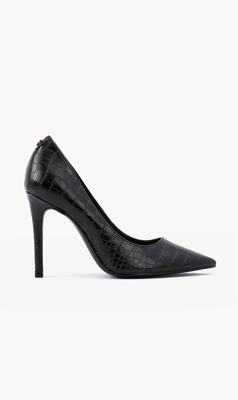 

Gavi Textured Leather Pumps