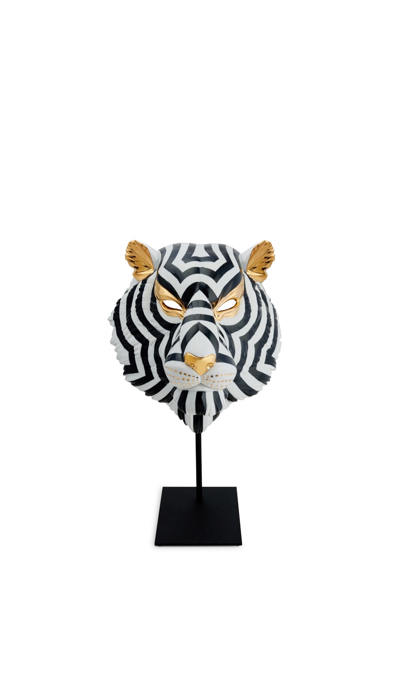 

Tiger Mask, Black