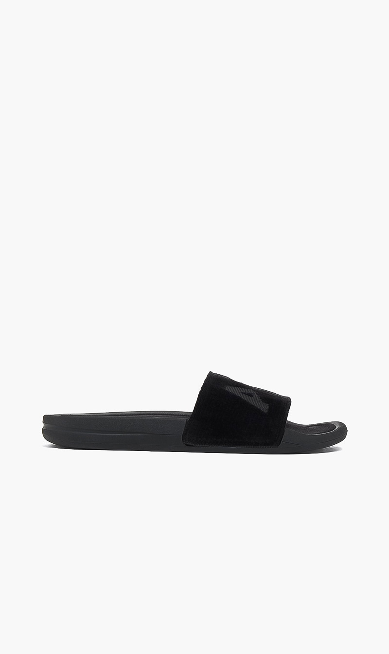 

Athletic Propulsion Labs Black Techloom Velvet Slide for Men | The Deal Outlet